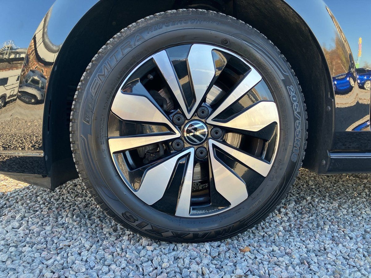 Volkswagen Golf VIII 2.0 TDI MOVE NAVIGATION+DAB+SHZ+ACC foto 13