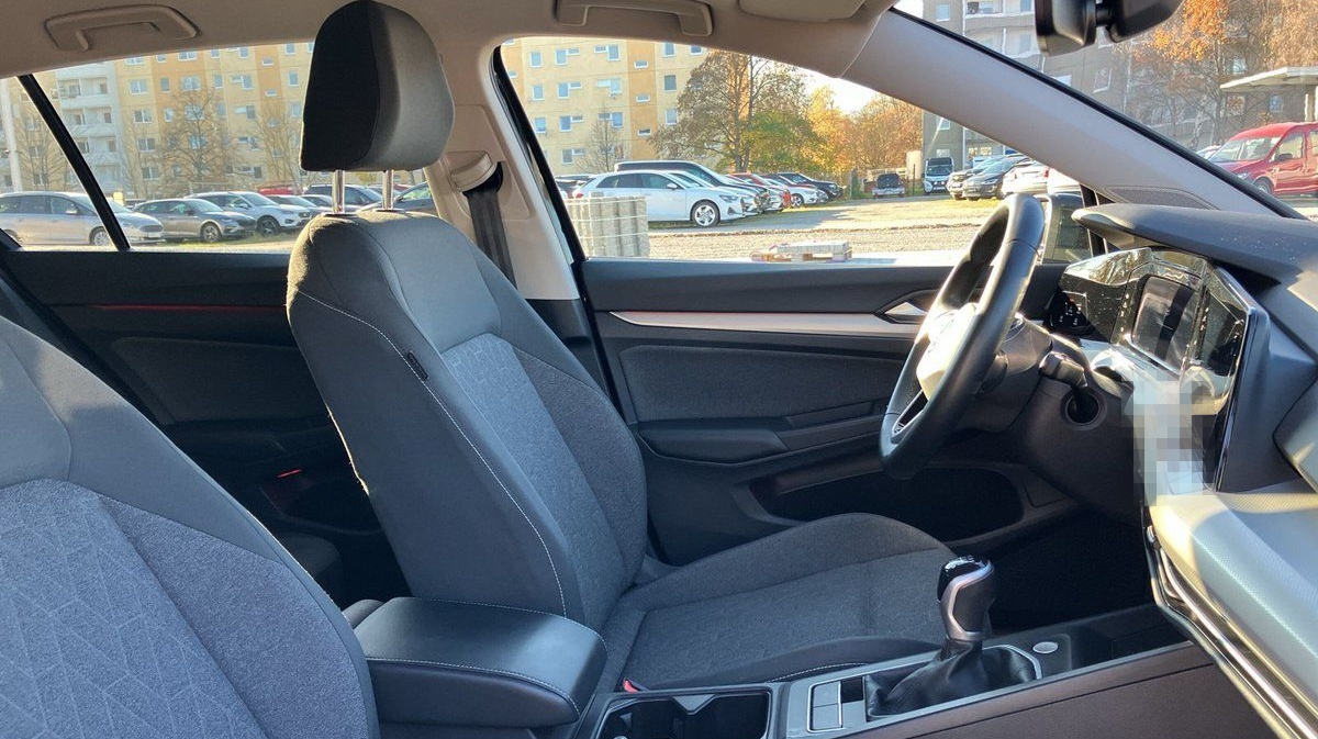 Volkswagen Golf VIII 2.0 TDI MOVE NAVIGATION+DAB+SHZ+ACC foto 25