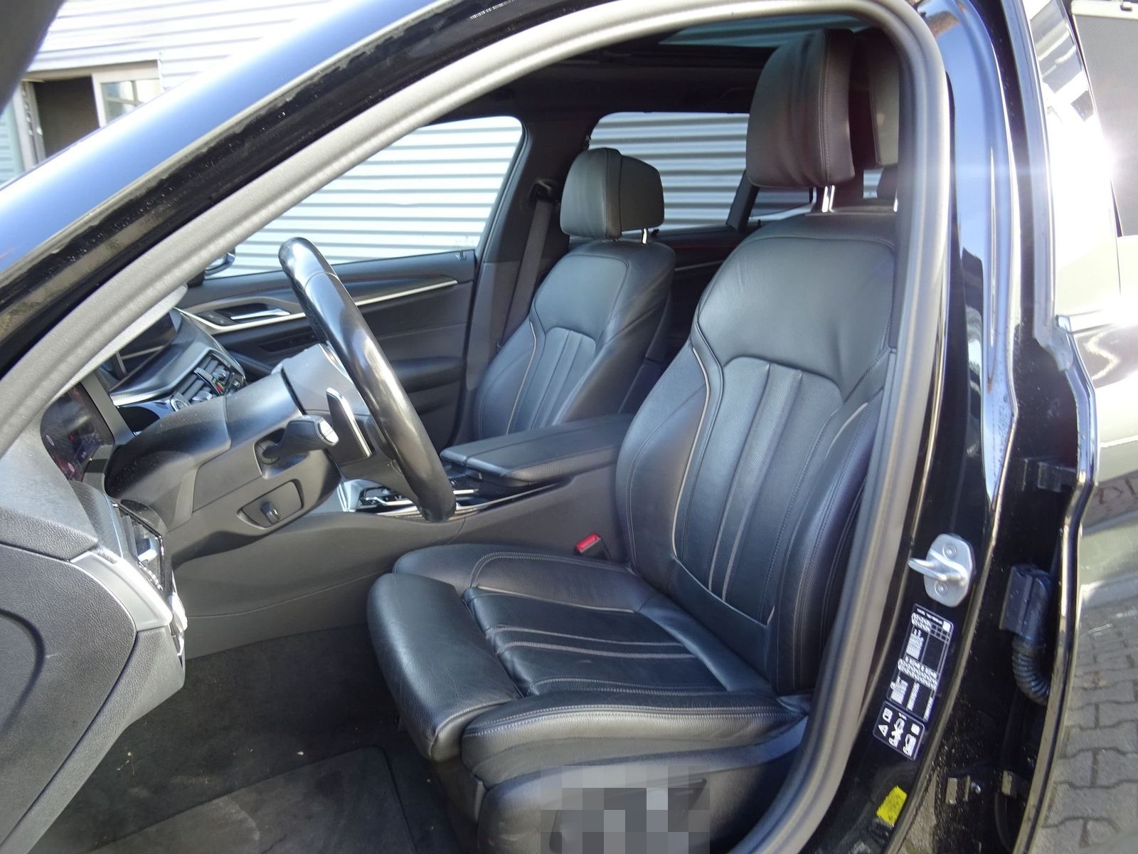 BMW 540d xDrive Tour. M Sport HuD Pano AHK Kamera SH foto 7