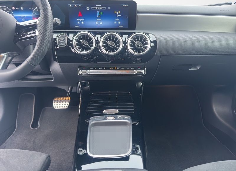Mercedes-Benz A 200 AMG MBUX NIGHT SHZ KLIMA foto 17
