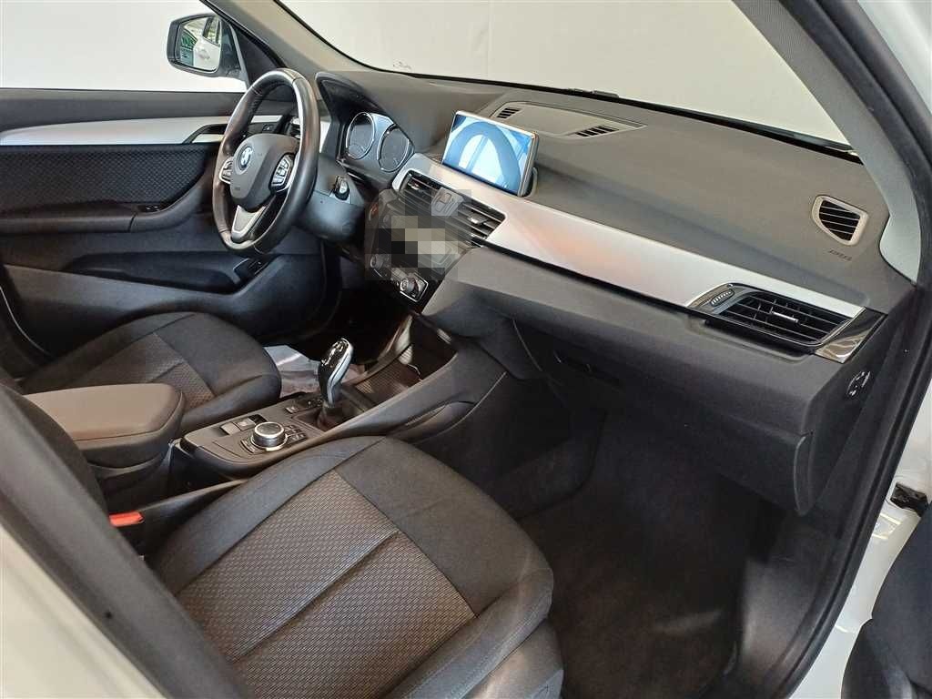BMW X1 xDrive18d Advantage AHK+NAVI+LED foto 2