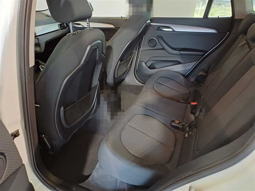 BMW X1 xDrive18d Advantage AHK+NAVI+LED foto 3