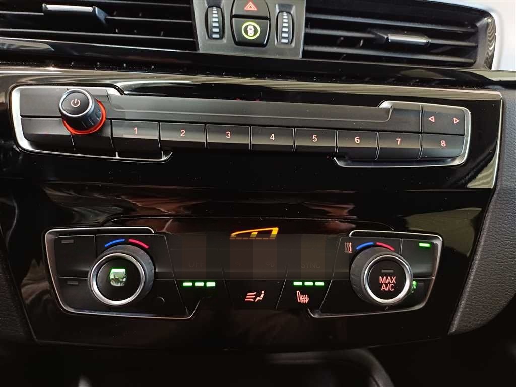 BMW X1 xDrive18d Advantage AHK+NAVI+LED foto 6