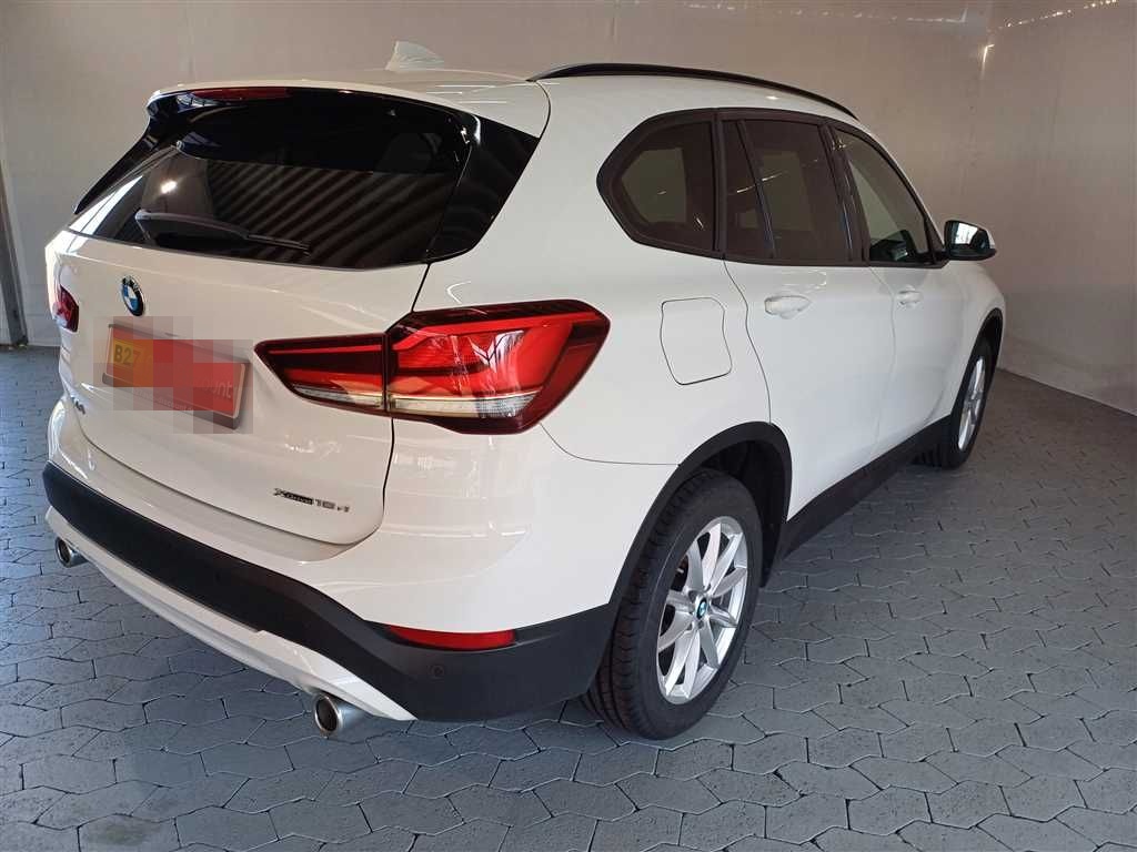 BMW X1 xDrive18d Advantage AHK+NAVI+LED foto 9