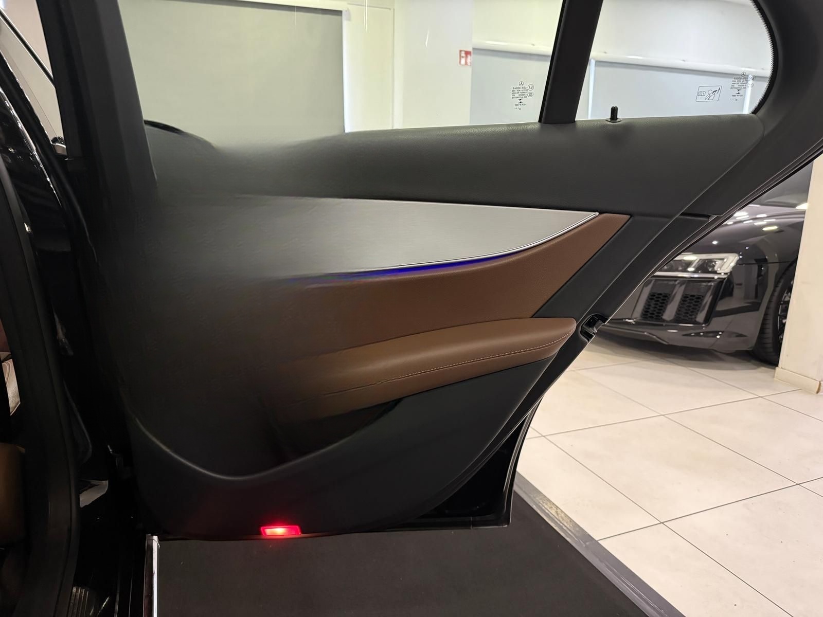 Mercedes-Benz E 300 e *LEDER-BRAUN*KAM*TOTW*SHZ*GSD*AMBIENTE* foto 21