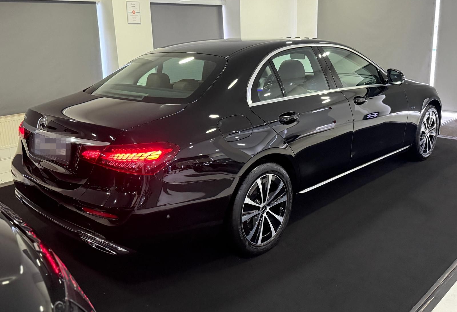 Mercedes-Benz E 300 e *LEDER-BRAUN*KAM*TOTW*SHZ*GSD*AMBIENTE* foto 6