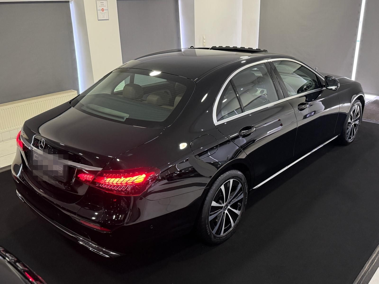 Mercedes-Benz E 300 e *LEDER-BRAUN*KAM*TOTW*SHZ*GSD*AMBIENTE* foto 7