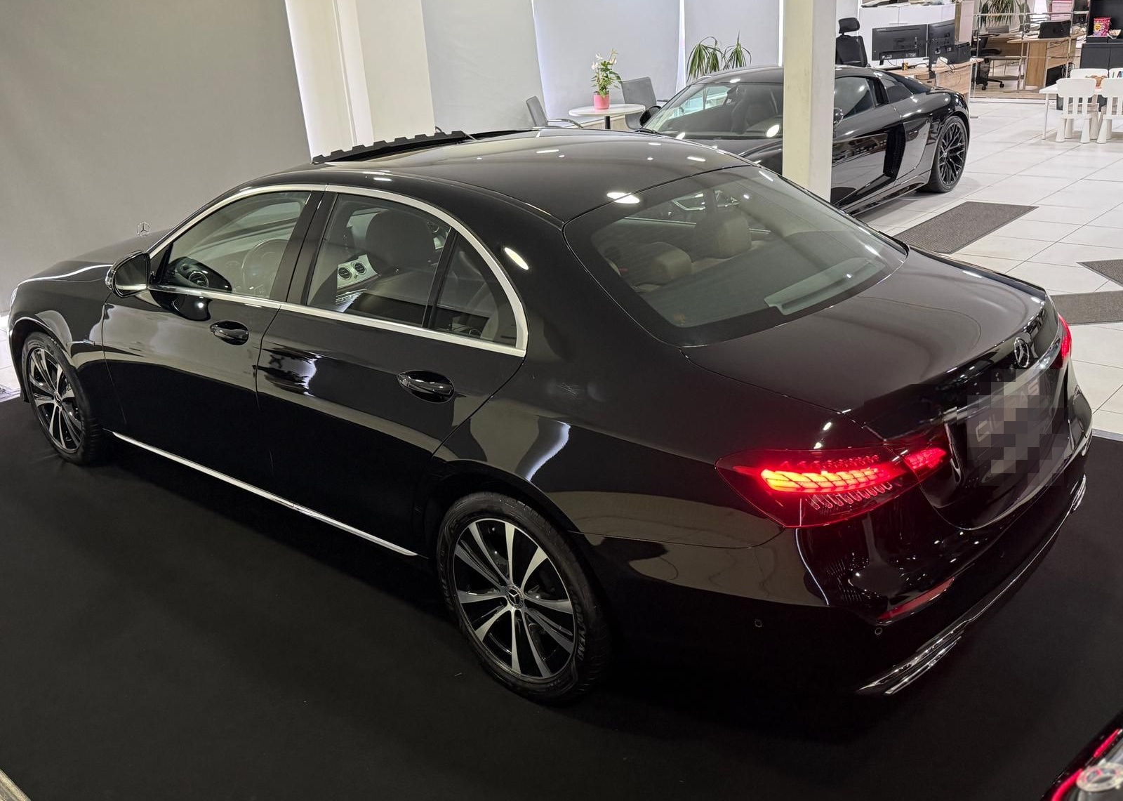 Mercedes-Benz E 300 e *LEDER-BRAUN*KAM*TOTW*SHZ*GSD*AMBIENTE* foto 10