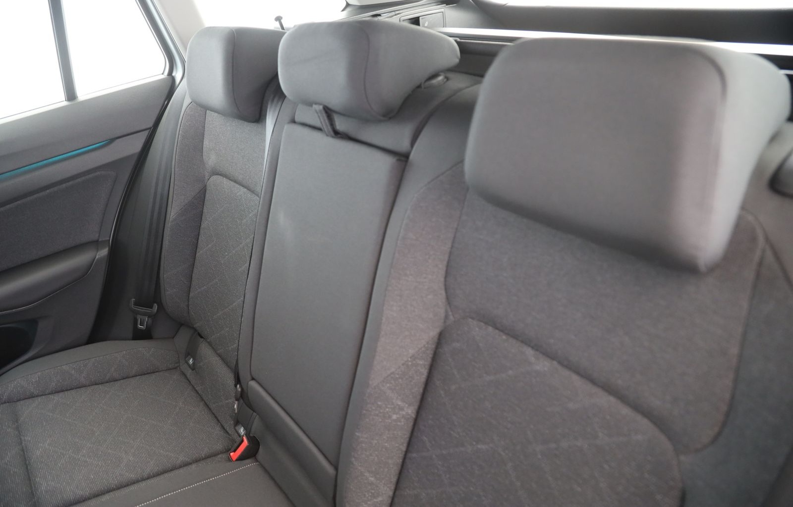 Volkswagen Golf VIII Variant 1.5 eTSI DSG Life | NAVI | LED foto 13
