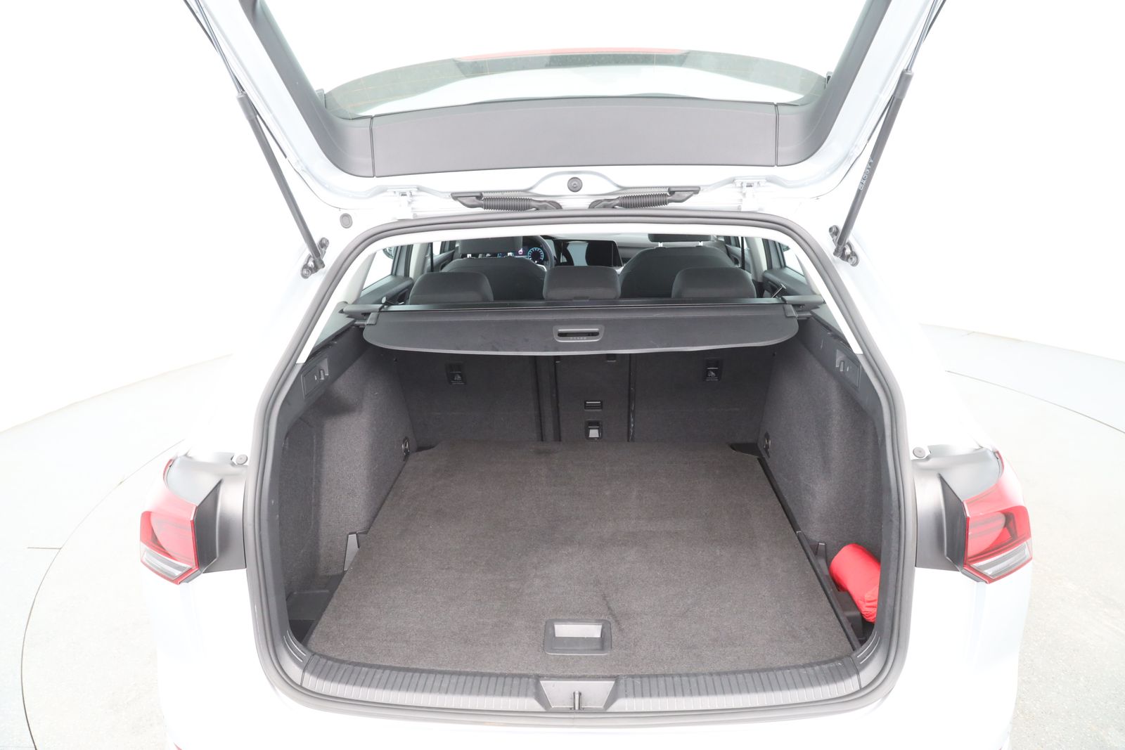 Volkswagen Golf VIII Variant 1.5 eTSI DSG Life | NAVI | LED foto 9