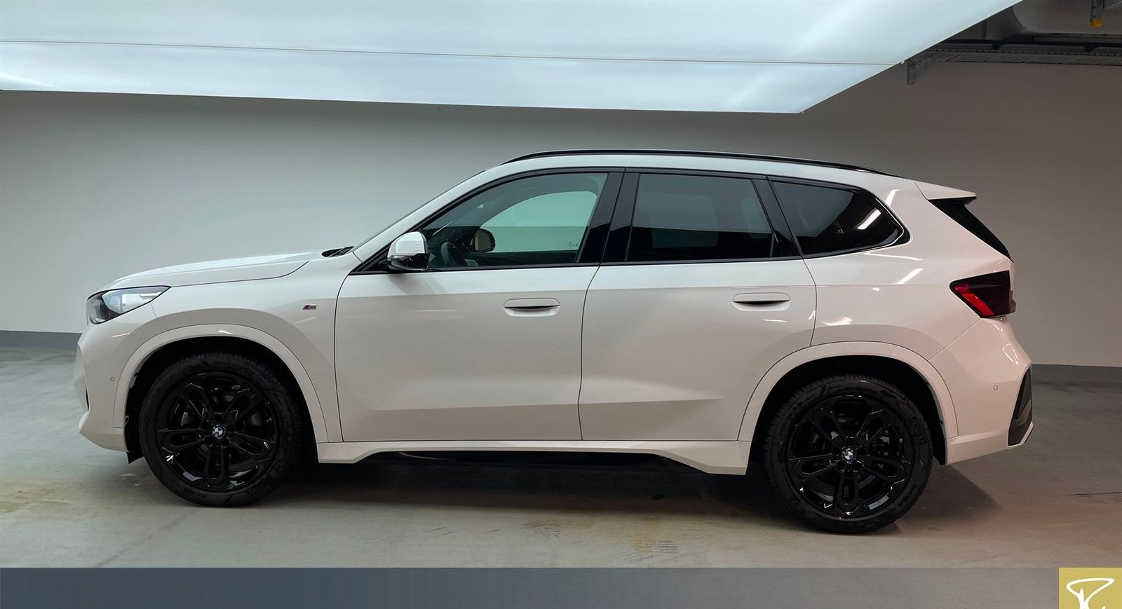 BMW X1 xDrive23d A M-Sport,Pano,AHK,DAProf,Autom foto 9