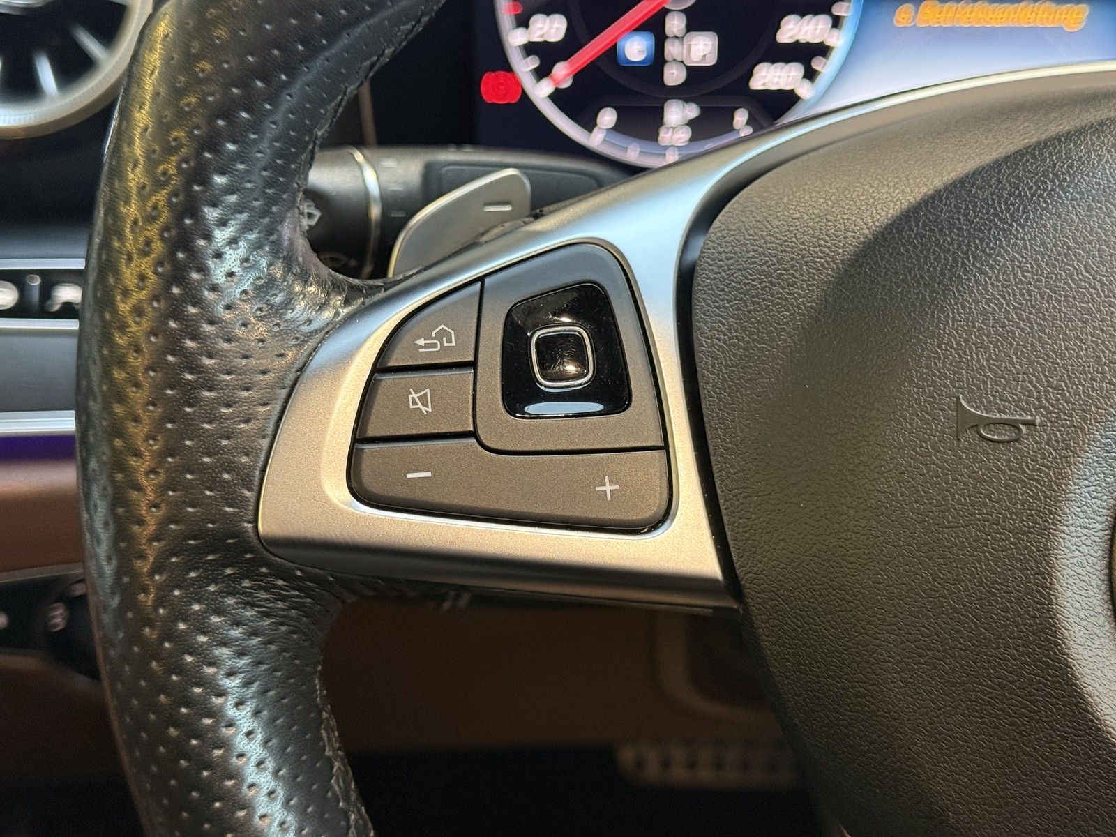Mercedes-Benz E 400 4M AMG|BURMESTER|HUD|360*|STHZ|AIRMATIC|VO foto 25