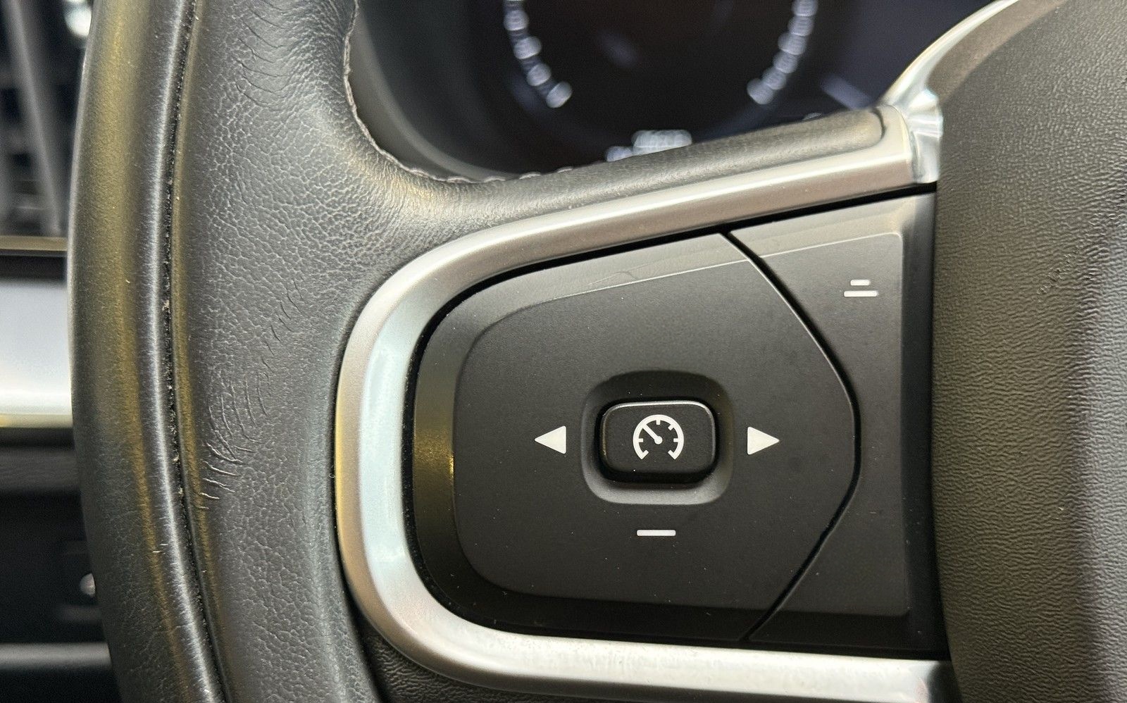 Volvo XC60 Momentum Pro|H&K|KAMERA|NAVI|LK+SHZ|SPUR*|T foto 18