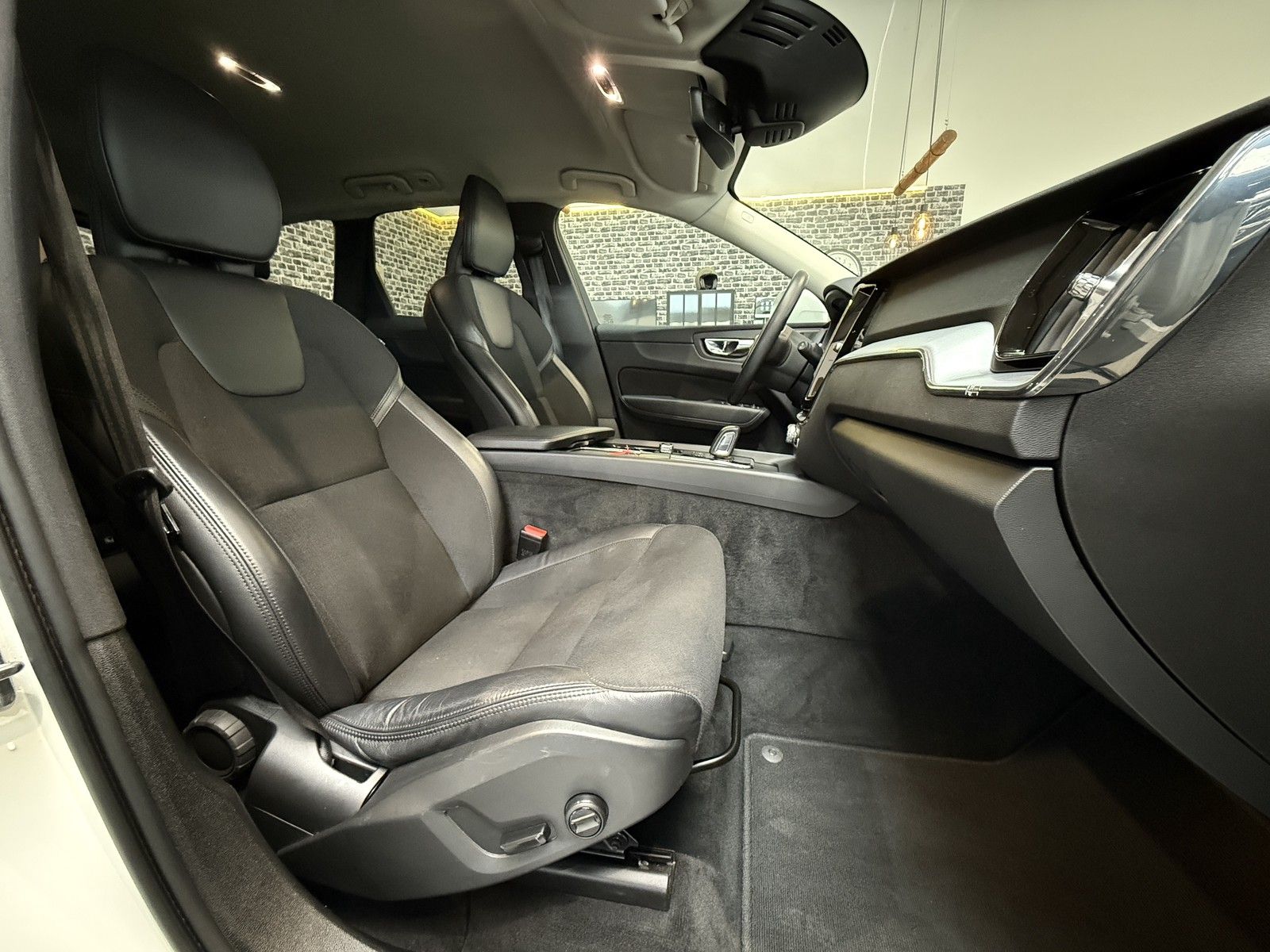 Volvo XC60 Momentum Pro|H&K|KAMERA|NAVI|LK+SHZ|SPUR*|T foto 10