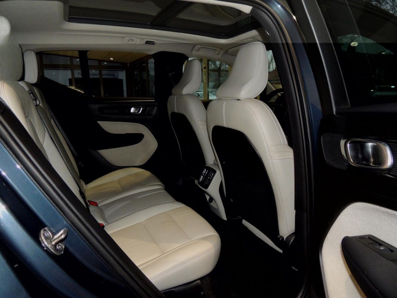 Volvo XC40 T3 2WD Momentum Pro Klima Navi Leder foto 4