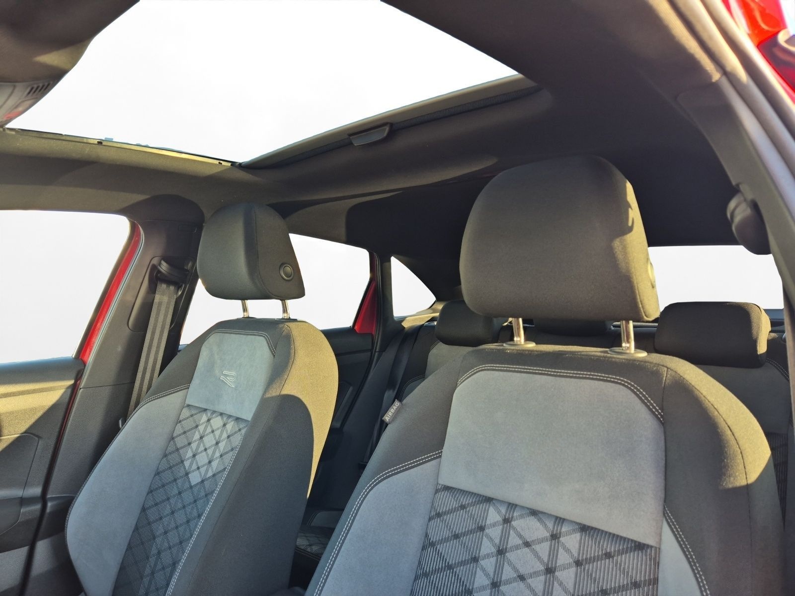 Volkswagen Taigo 1.0 TSI DSG R-Line Pano Matrix IQ.Drive foto 10