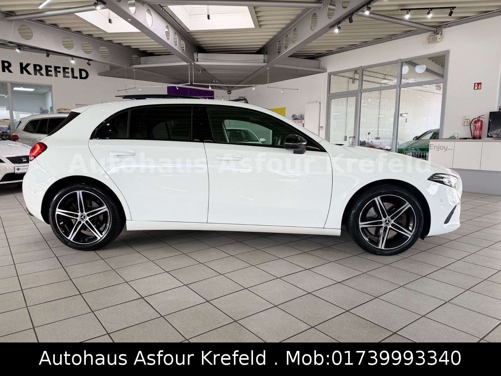 Mercedes-Benz A 250 Night Edition *Panorama*360K*PDC* foto 2