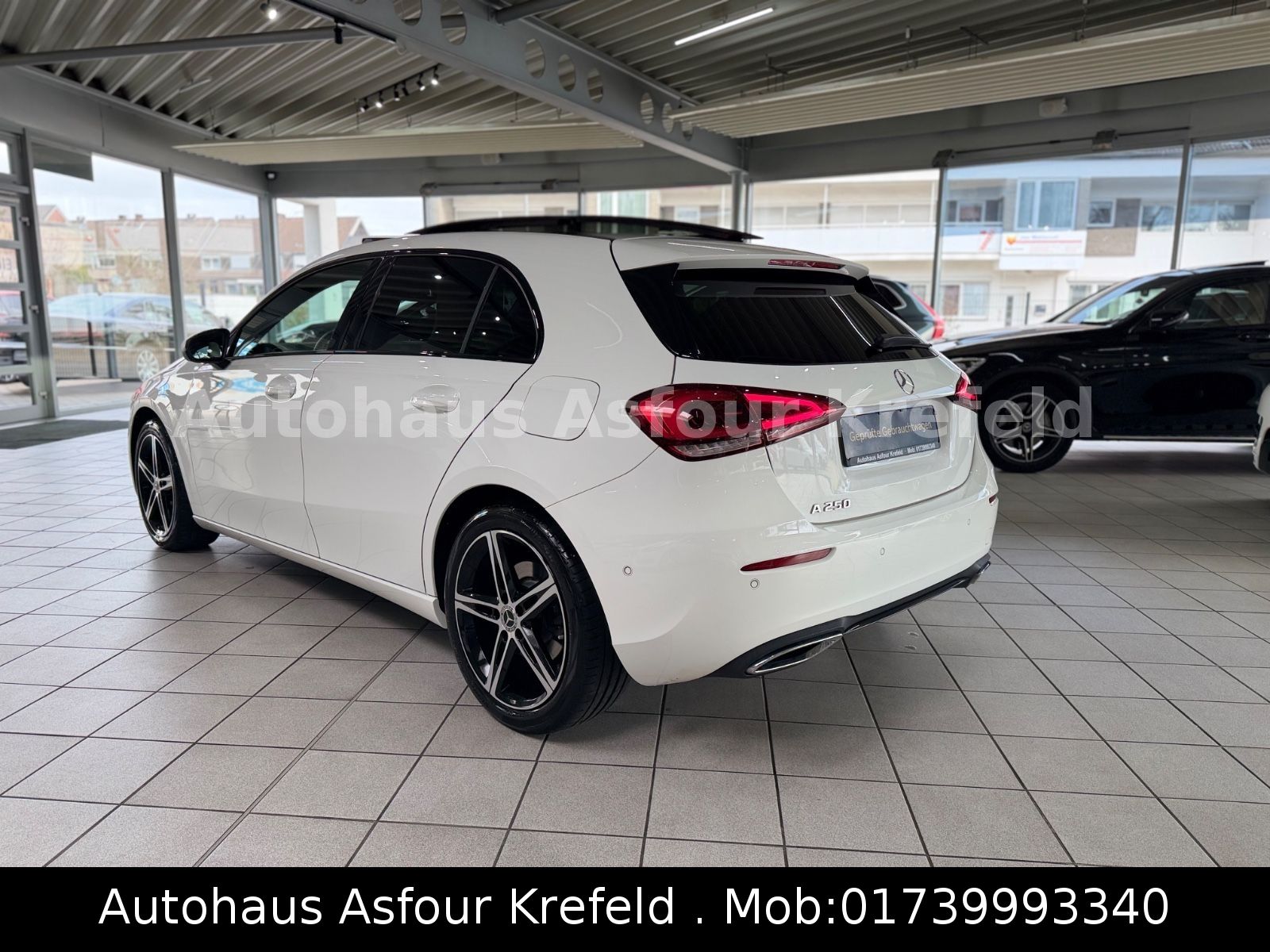 Mercedes-Benz A 250 Night Edition *Panorama*360K*PDC* foto 4