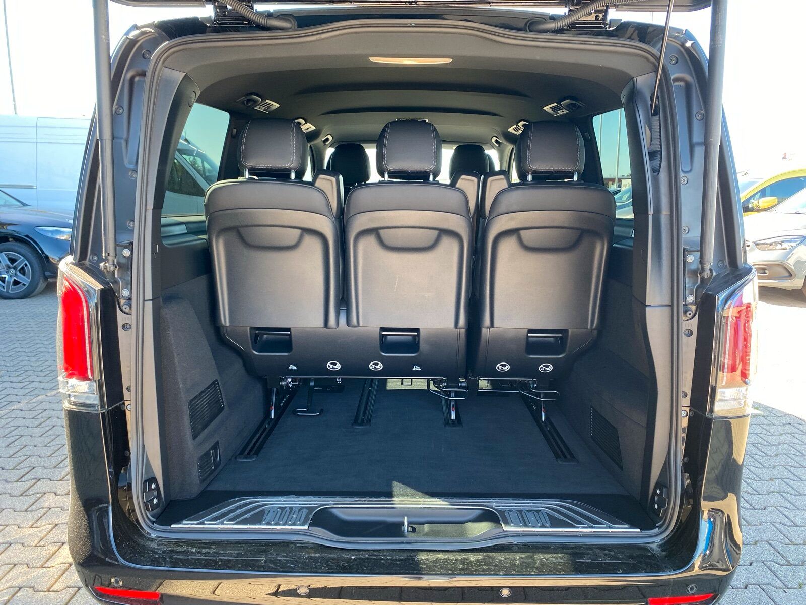 Mercedes-Benz V 300 d AVANTGARDE L AHZV+STANDHZG+DISTR+360+LED foto 17