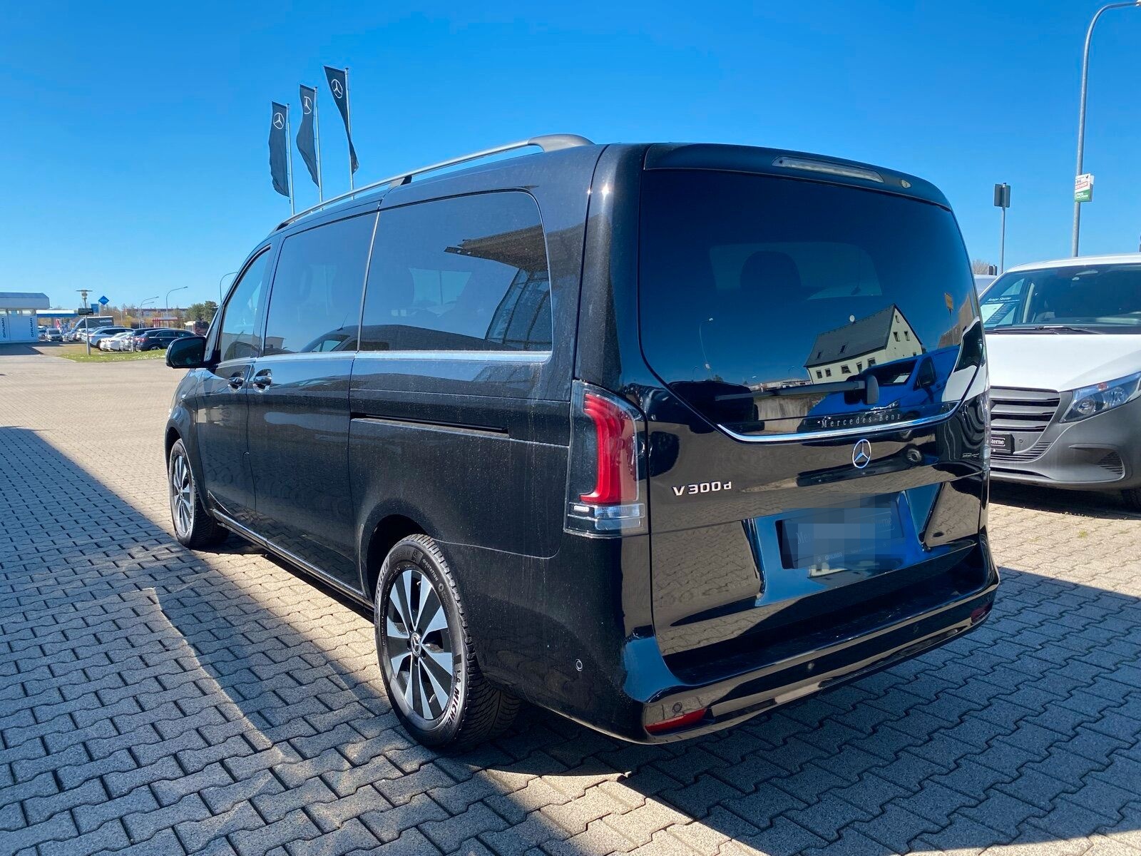 Mercedes-Benz V 300 d AVANTGARDE L AHZV+STANDHZG+DISTR+360+LED foto 18