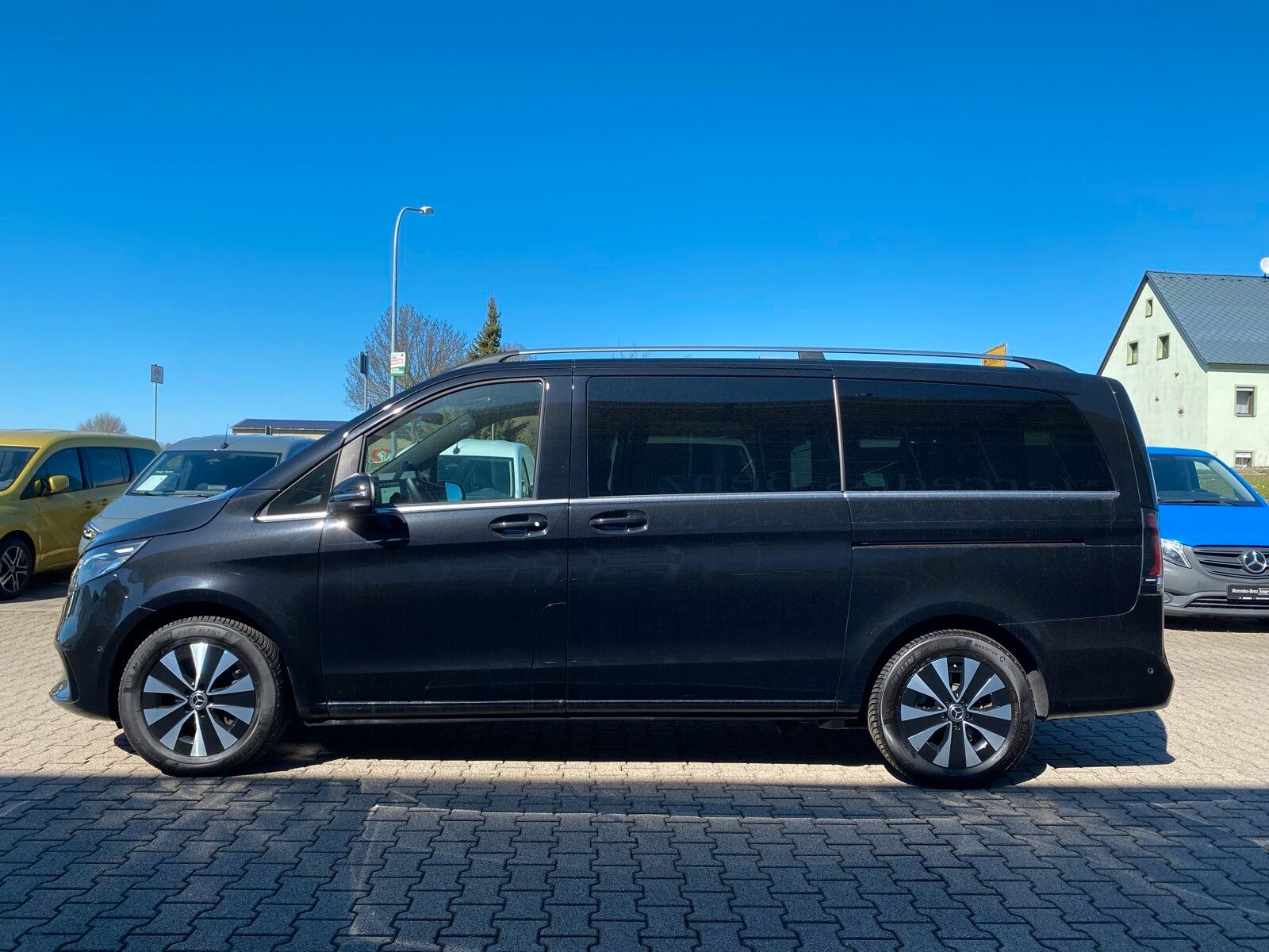 Mercedes-Benz V 300 d AVANTGARDE L AHZV+STANDHZG+DISTR+360+LED foto 19