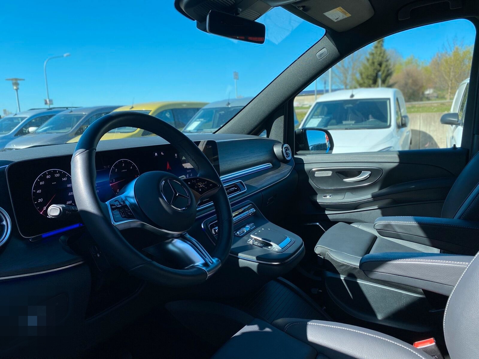 Mercedes-Benz V 300 d AVANTGARDE L AHZV+STANDHZG+DISTR+360+LED foto 24
