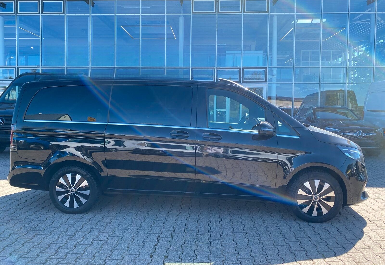 Mercedes-Benz V 300 d AVANTGARDE L AHZV+STANDHZG+DISTR+360+LED foto 5