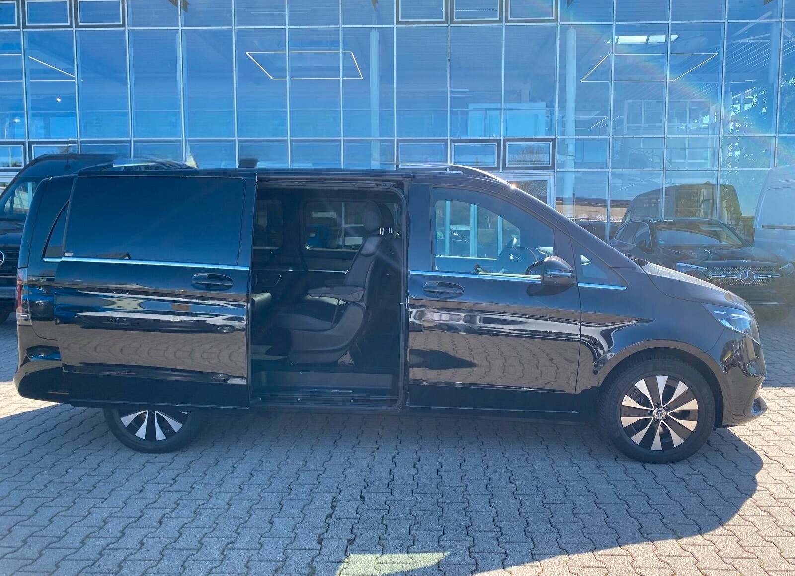 Mercedes-Benz V 300 d AVANTGARDE L AHZV+STANDHZG+DISTR+360+LED foto 6