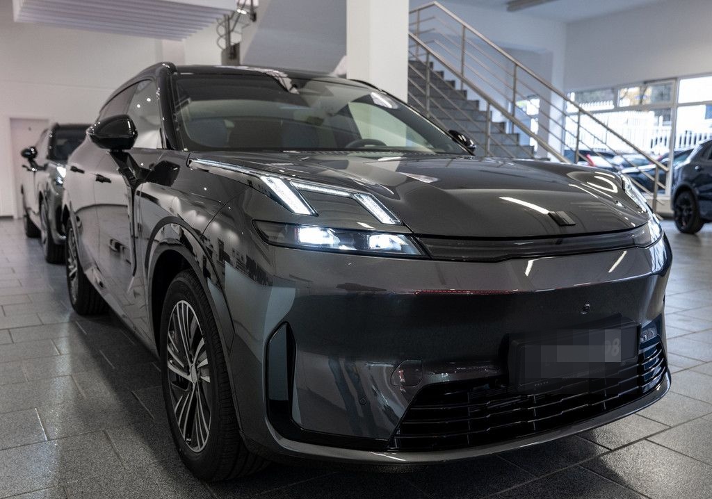 Lynk&Co 08 1.5 T PHEV 257 kW Core SHZ W-LAN ACC LED PANO foto 3