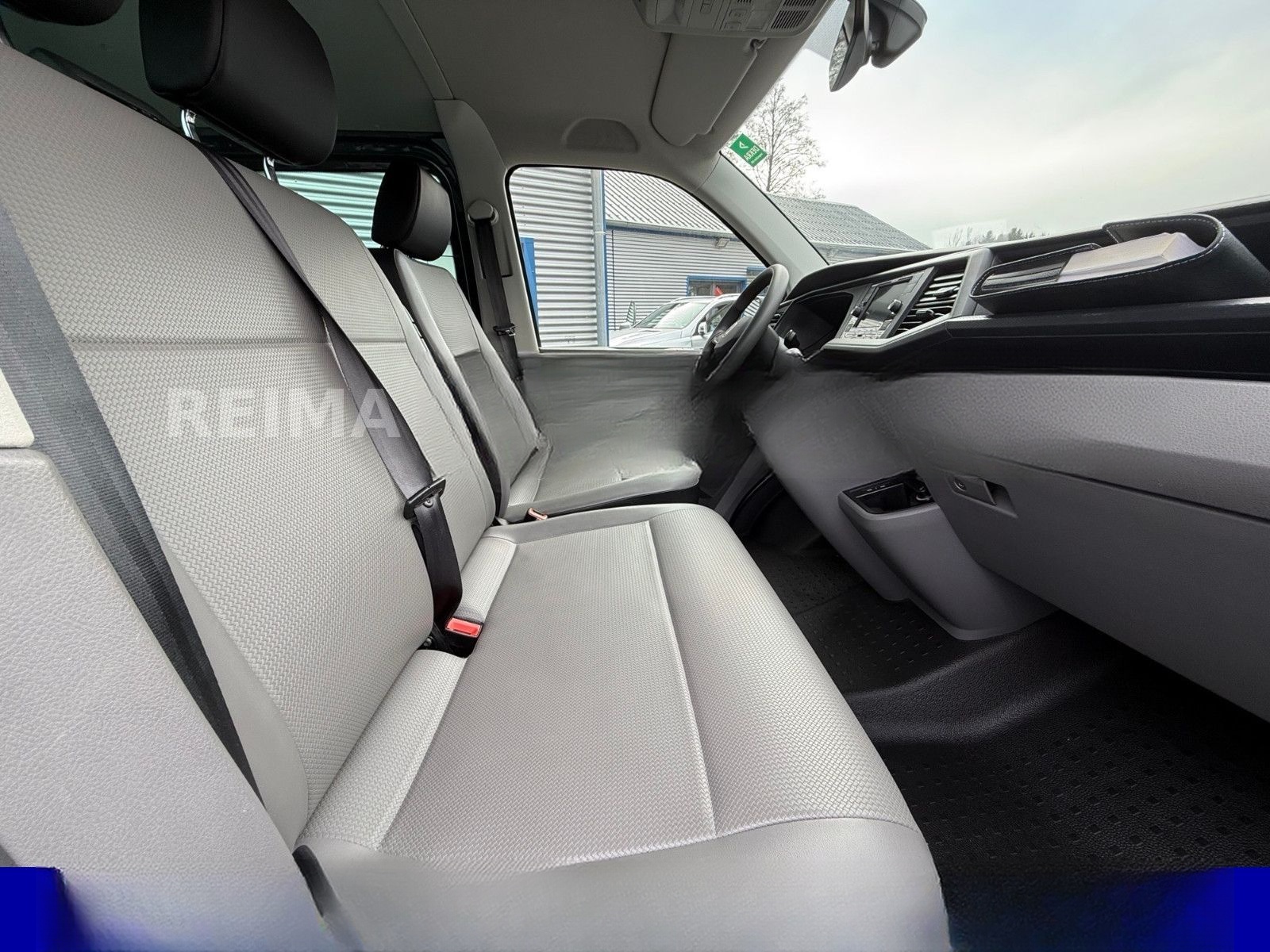 Volkswagen T6.1 Bus 2,0 Diesel L 2, 9 Sitzer, Automatik foto 3