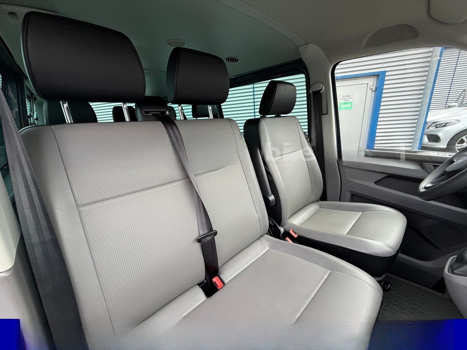 Volkswagen T6.1 Bus 2,0 Diesel L 2, 9 Sitzer, Automatik foto 4