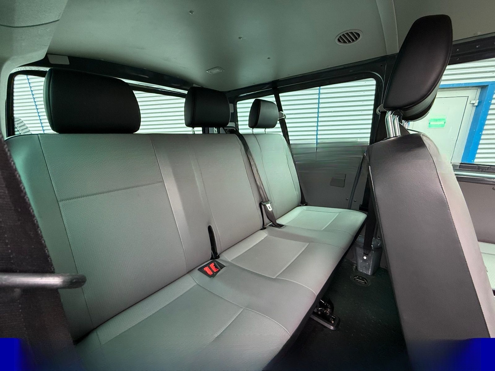 Volkswagen T6.1 Bus 2,0 Diesel L 2, 9 Sitzer, Automatik foto 6