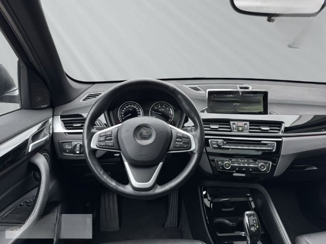 BMW X1 18iA sDrive xLine Navi LED H/K Pano.Alarm foto 12