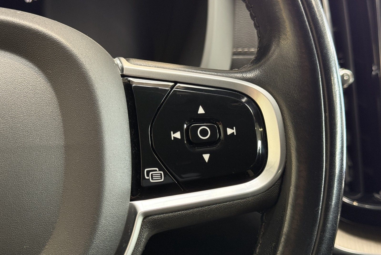 Volvo XC60 Inscription AWD|360*|STHZ+SHZ|AHK|NAVI| foto 21