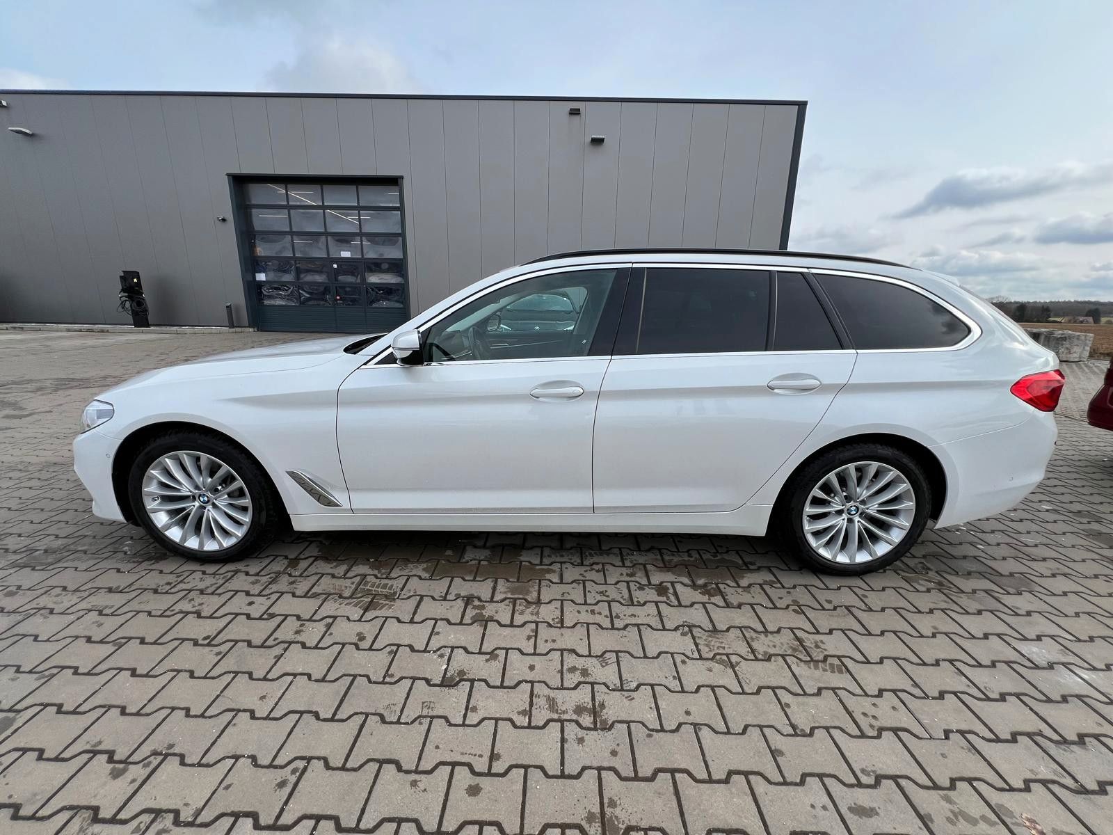 BMW 540xi Touring Luxury Line ACC AHK H&K Pano StHz foto 3