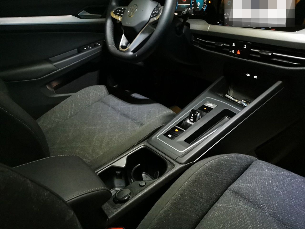 Volkswagen Golf VIII Variant Life 1.5 eTSI OPF DSG Klima foto 13