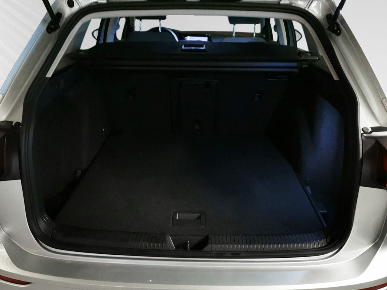 Volkswagen Golf VIII Variant Life 1.5 eTSI OPF DSG Klima foto 10