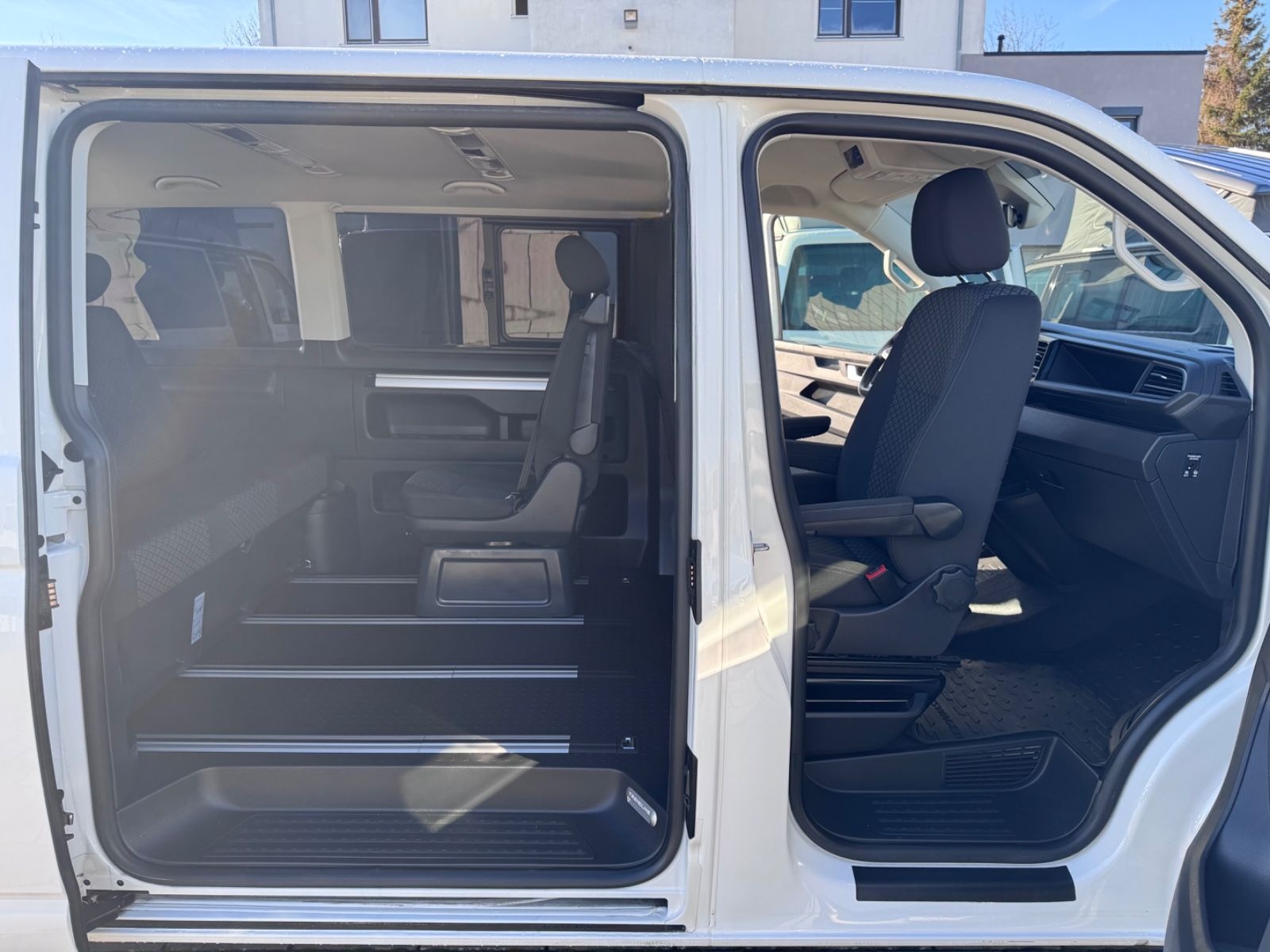 Volkswagen T6.1 Multivan DSG/LED/ACC/LUFT-STANDHEIZUNG foto 11