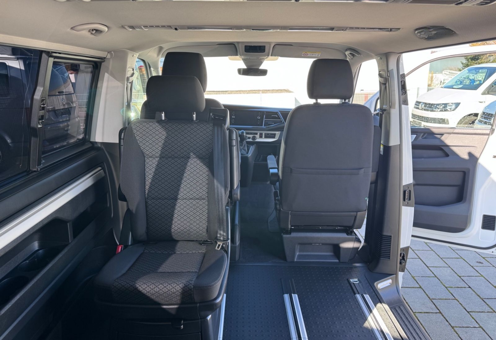 Volkswagen T6.1 Multivan DSG/LED/ACC/LUFT-STANDHEIZUNG foto 15