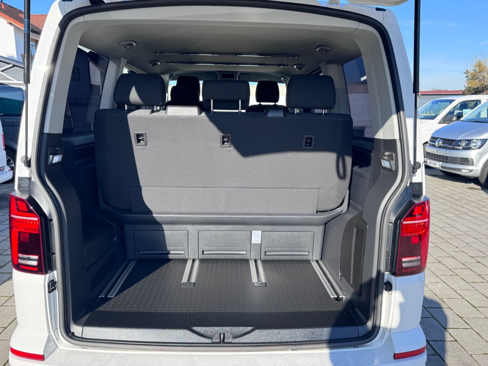 Volkswagen T6.1 Multivan DSG/LED/ACC/LUFT-STANDHEIZUNG foto 22