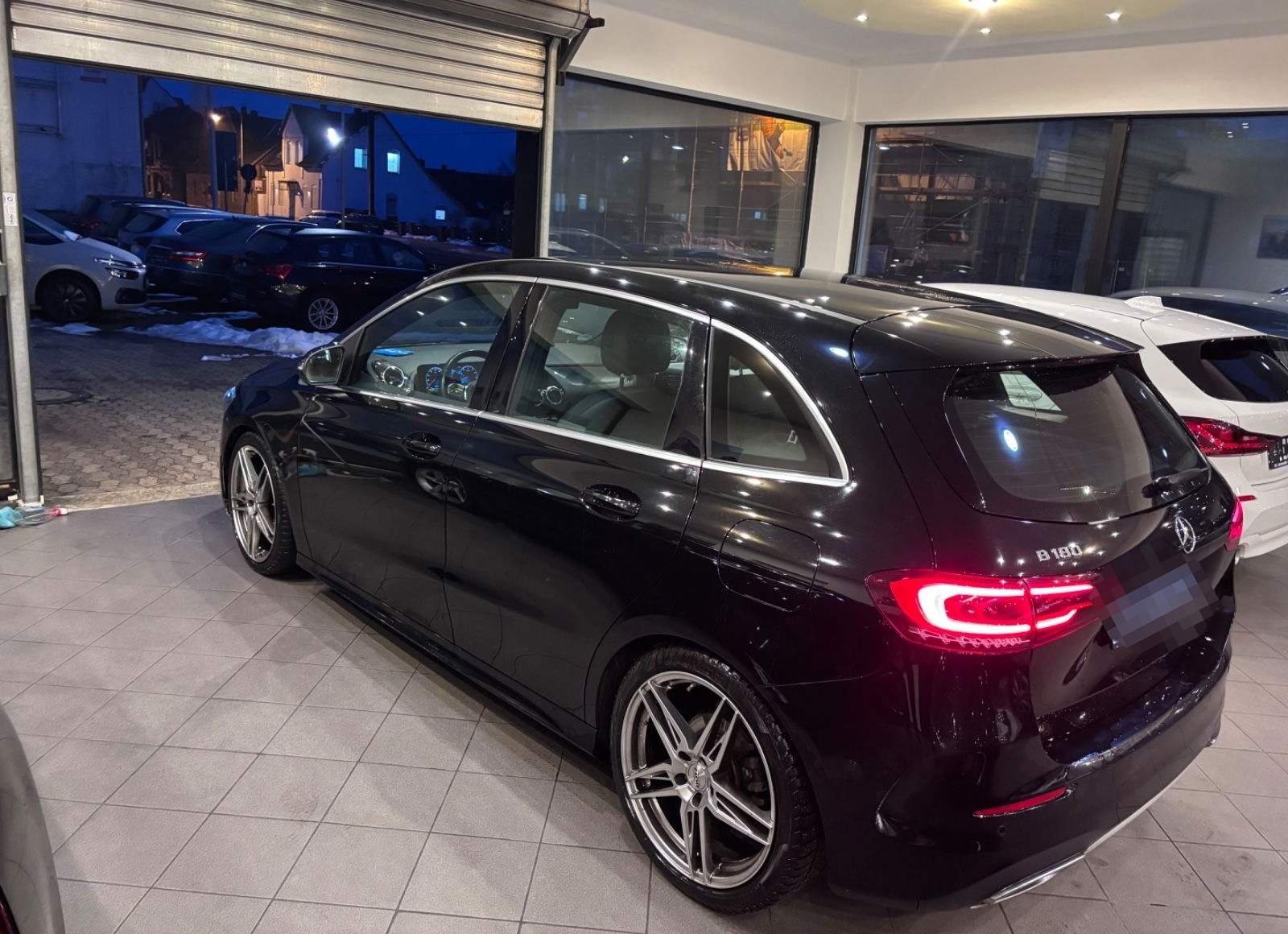 Mercedes-Benz B 180 AMG Line Navi  Rentner Fahrzeug foto 3
