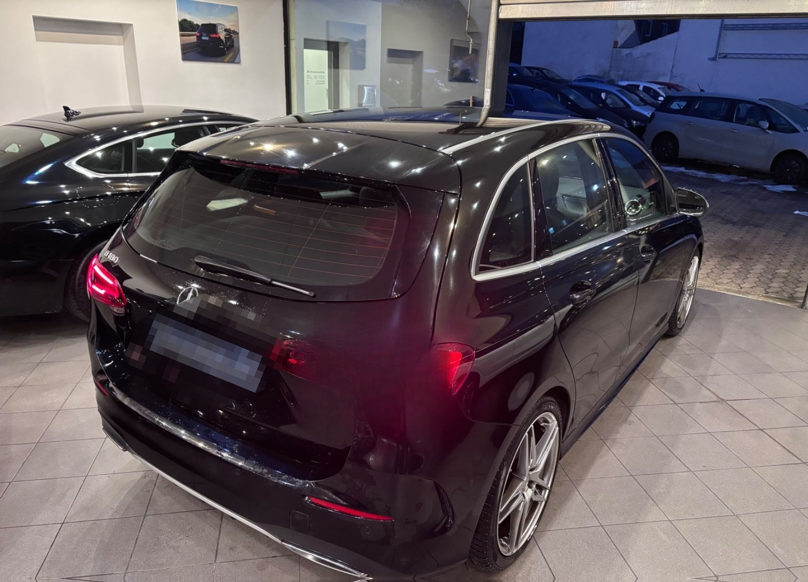 Mercedes-Benz B 180 AMG Line Navi  Rentner Fahrzeug foto 4