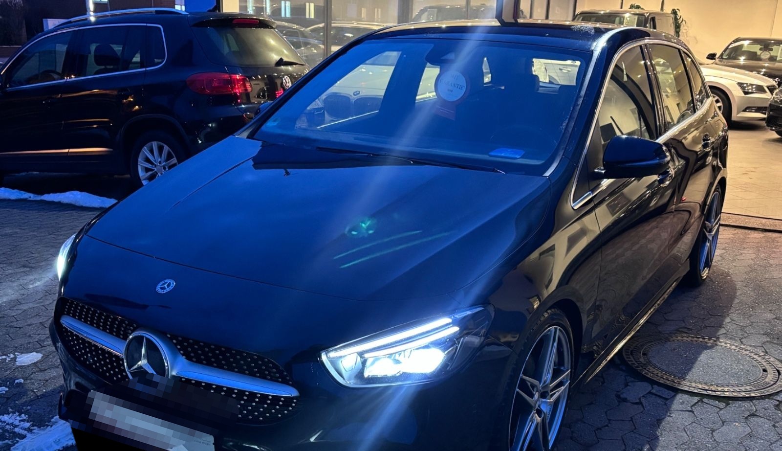 Mercedes-Benz B 180 AMG Line Navi  Rentner Fahrzeug foto 7