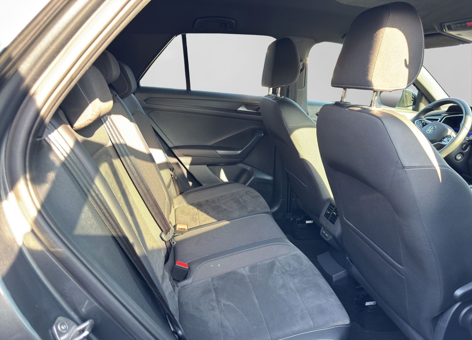Volkswagen T-Roc 1.0 TSI R-LINE GARANTIE-2028 KAMERA ERGO L foto 6