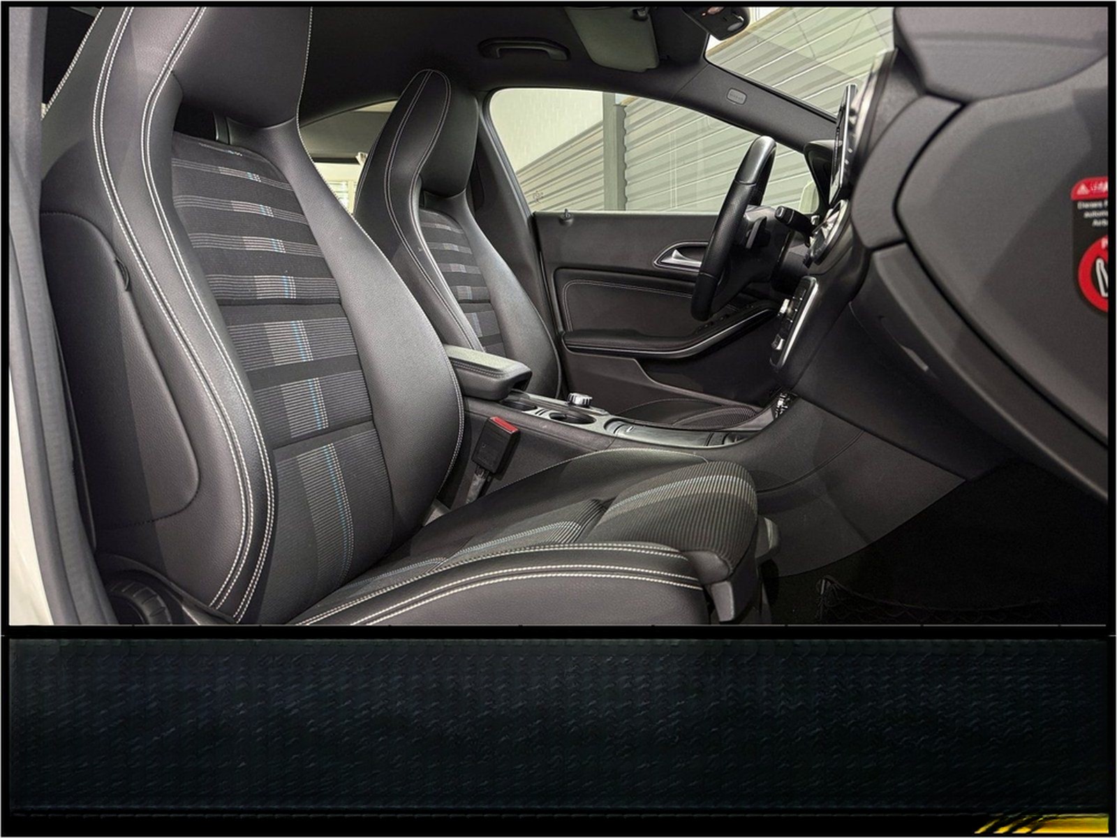 Mercedes-Benz CLA 180 Coupe Urban PDC Navi LED NotbremsAssyst  foto 13