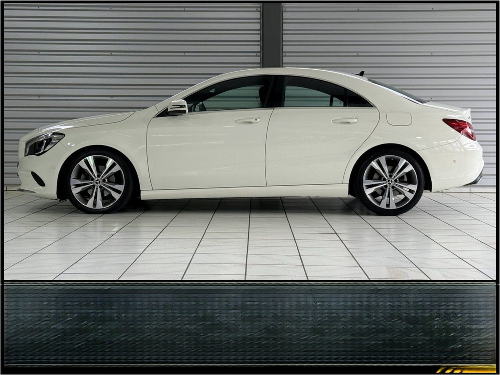 Mercedes-Benz CLA 180 Coupe Urban PDC Navi LED NotbremsAssyst  foto 19