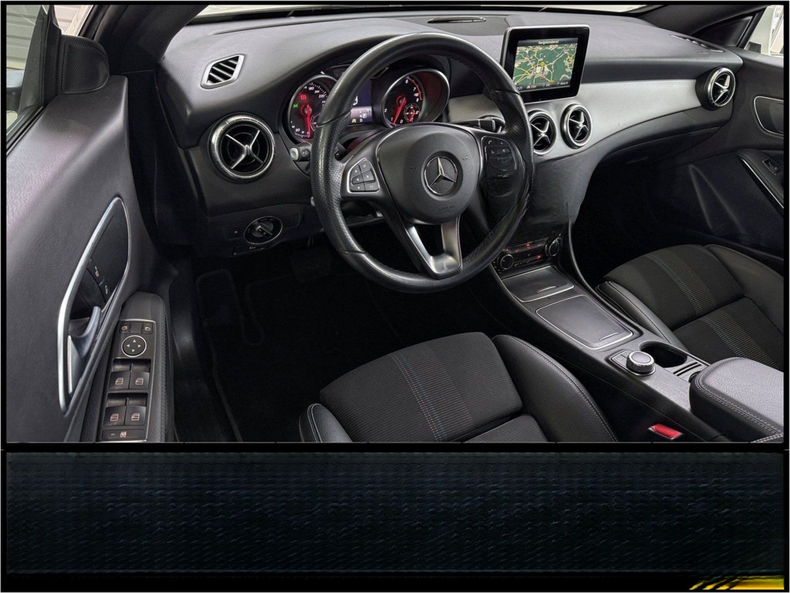 Mercedes-Benz CLA 180 Coupe Urban PDC Navi LED NotbremsAssyst  foto 22