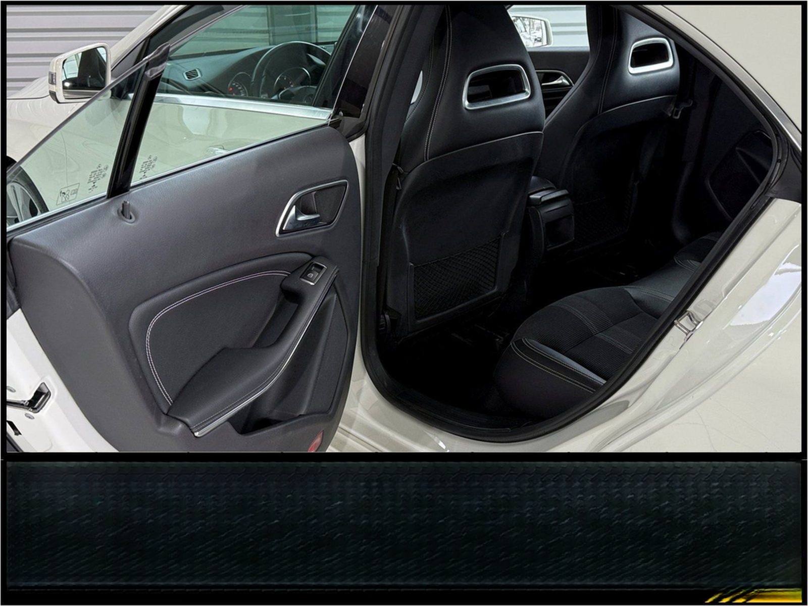 Mercedes-Benz CLA 180 Coupe Urban PDC Navi LED NotbremsAssyst  foto 28