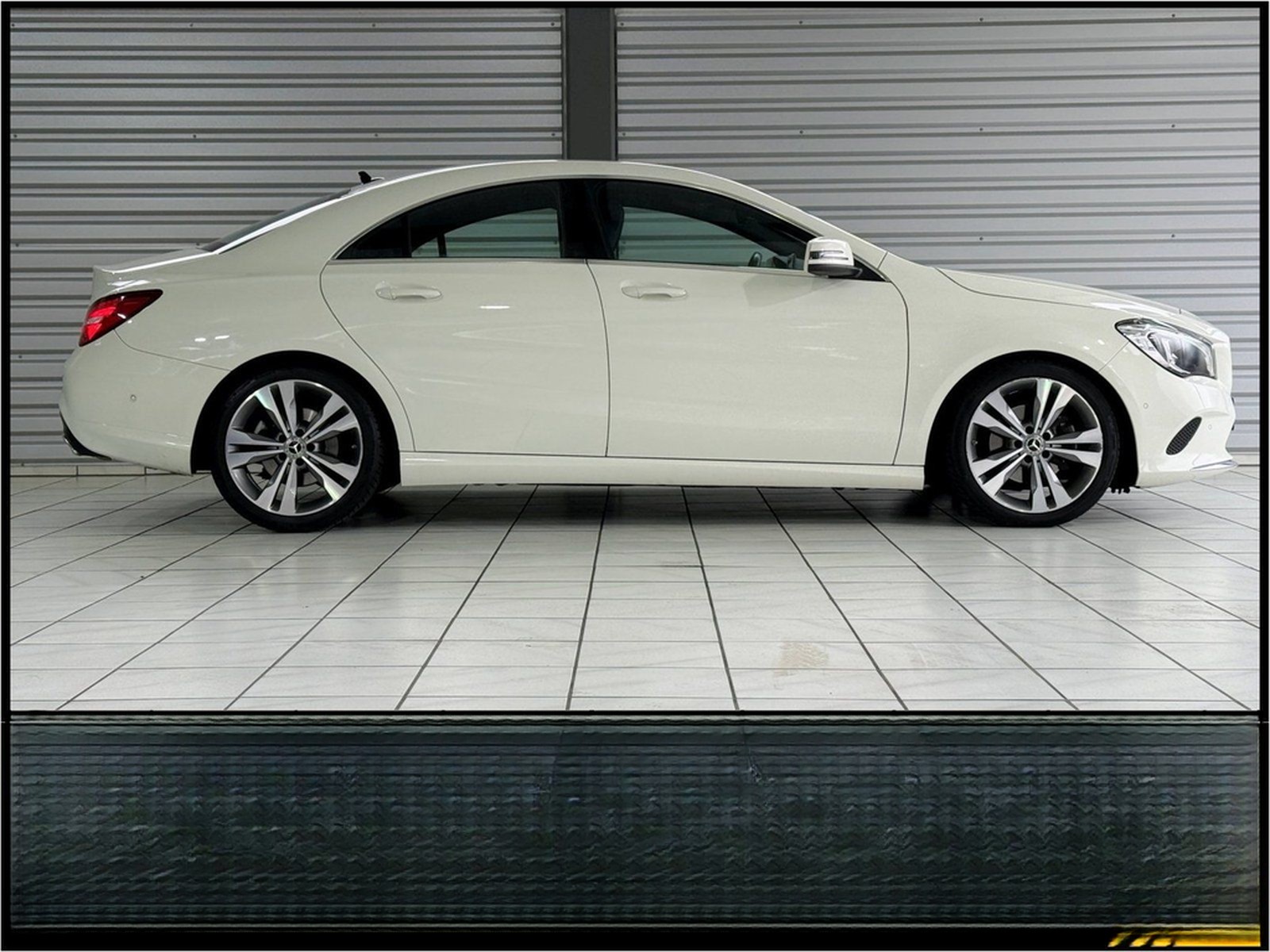 Mercedes-Benz CLA 180 Coupe Urban PDC Navi LED NotbremsAssyst  foto 4