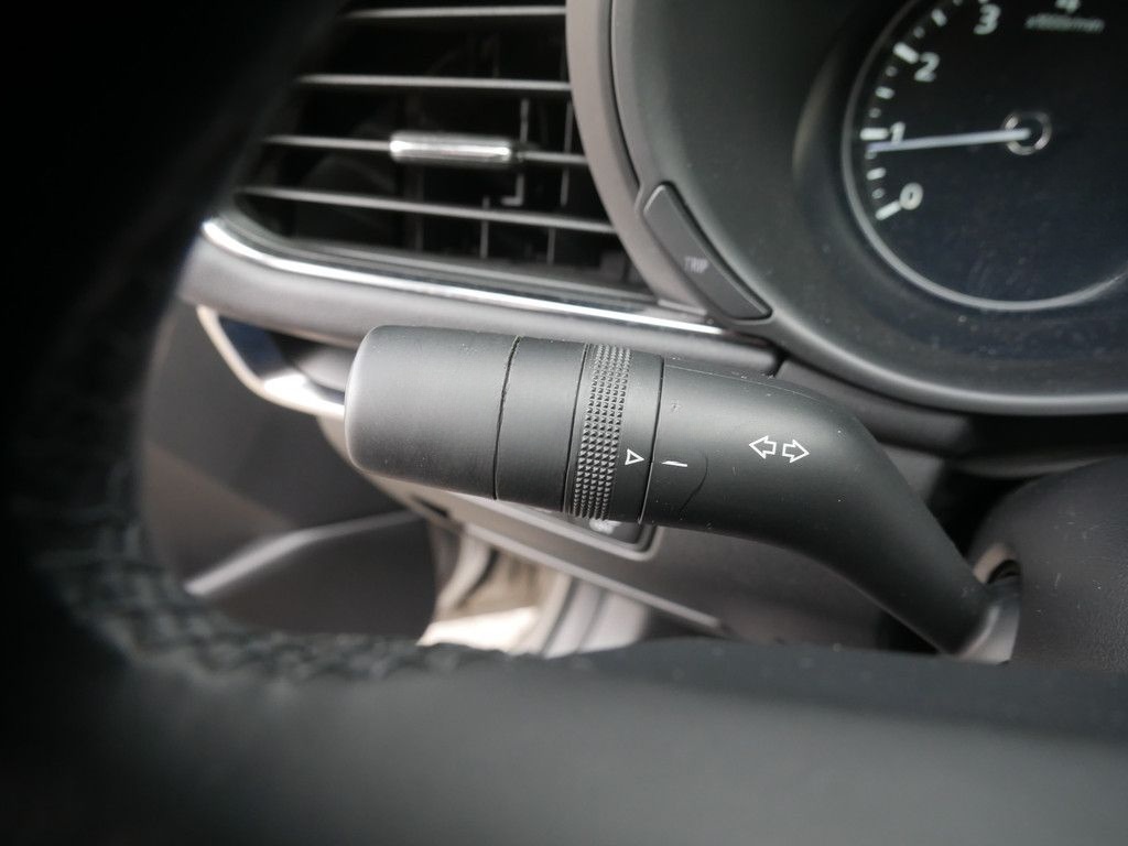 Mazda 3 e-SKYACTIV G 140 Exclusive-Line foto 17